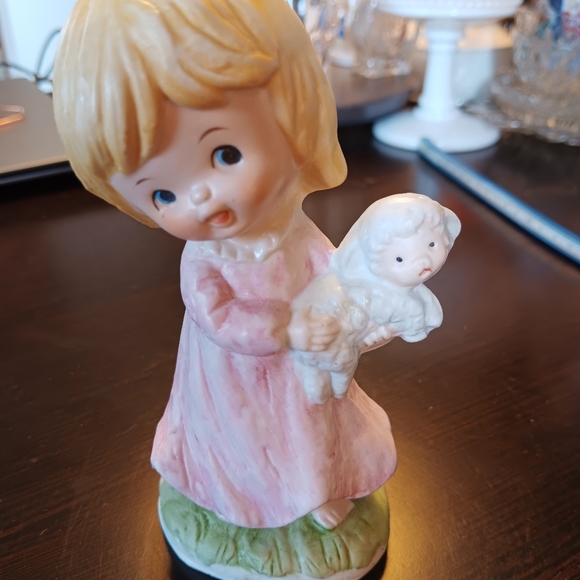 EASTER GIRL WITH LAMB FIGURE - Picture 1 of 3